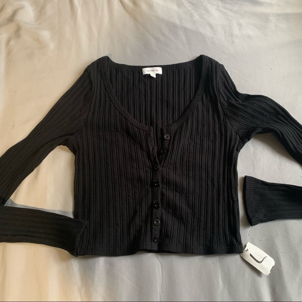 Black cropped shirt